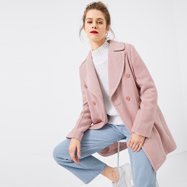 

Notched Collar Buttoned Coat