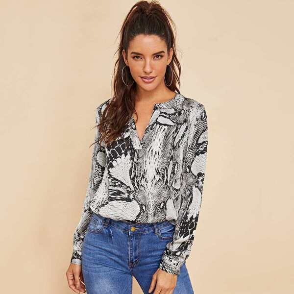 

Curved Hem Snakeskin Top, Multicolor