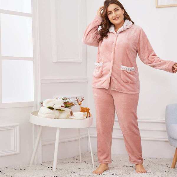 

Plus Leopard Print Plush Pajama Set