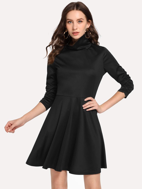 

Однотонное платье с высоким воротником, Kate B