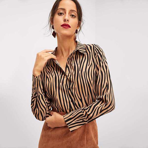 

Zebra Print Curved Hem Shirt