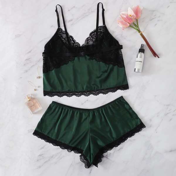 

Scalloped Trim Contrast Lace Cami Top With Shorts