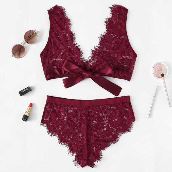 

Scalloped Trim Eyelash Lace Lingerie Set