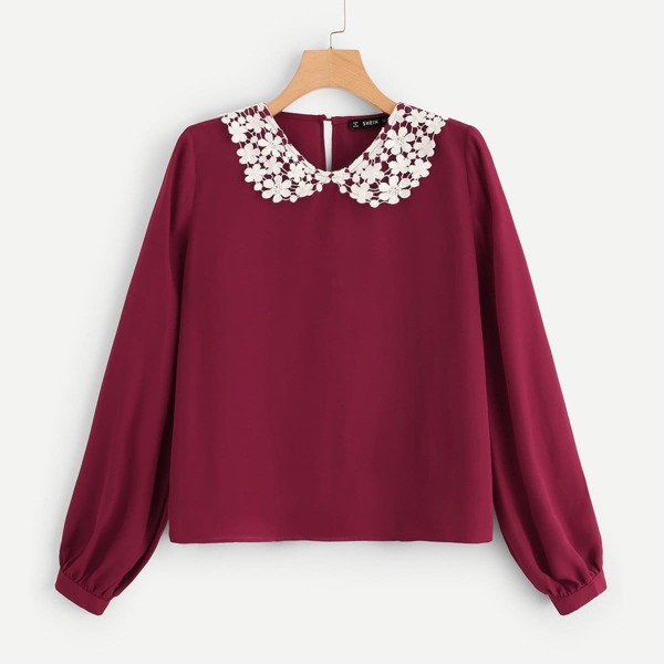 

Lace Contrast Appliques Top