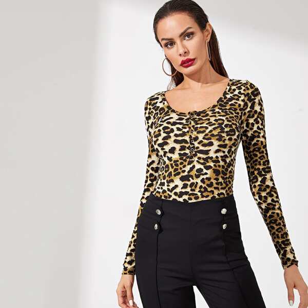 

Snap Button Front Leopard T-shirt