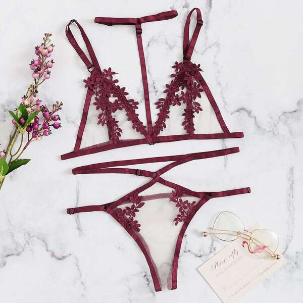 

Appliques Harness Detail Lingerie Set With Choker, Burgundy
