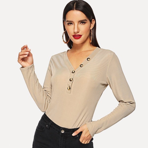 

Buttoned Neck Slim Fitted Tee