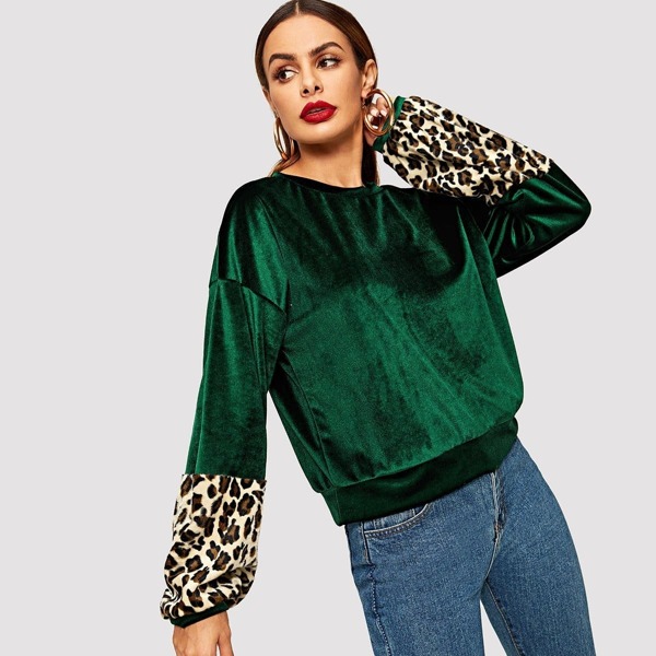 

Leopard Panel Velvet Sweatshirt