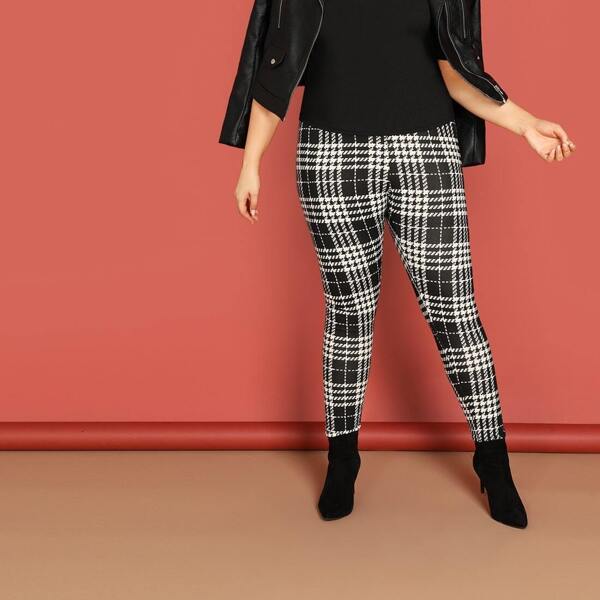 

Plus Houndstooth Print Leggings