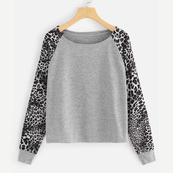 

Contrast Cheetah Print Raglan Sleeve Tee