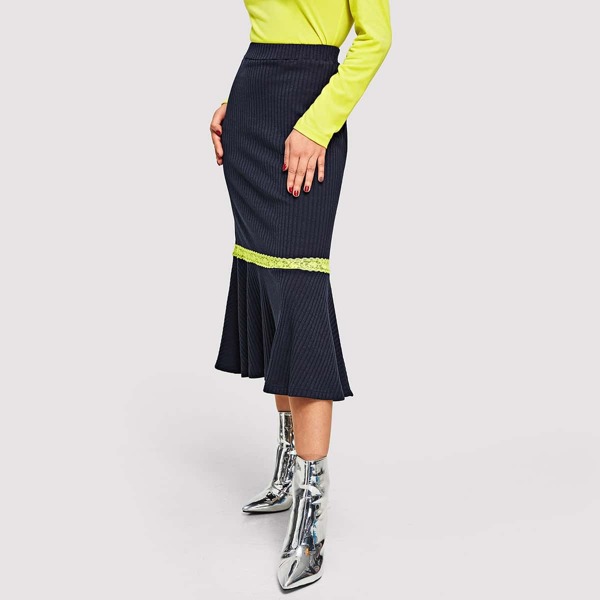 

Lace Applique Ruffle Hem Skirt