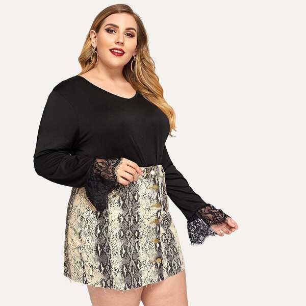

Plus Floral Lace Cuff Blouse