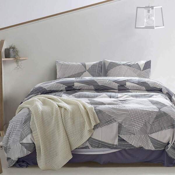 

Shading Graphic Pillow & Duvet Cover Set