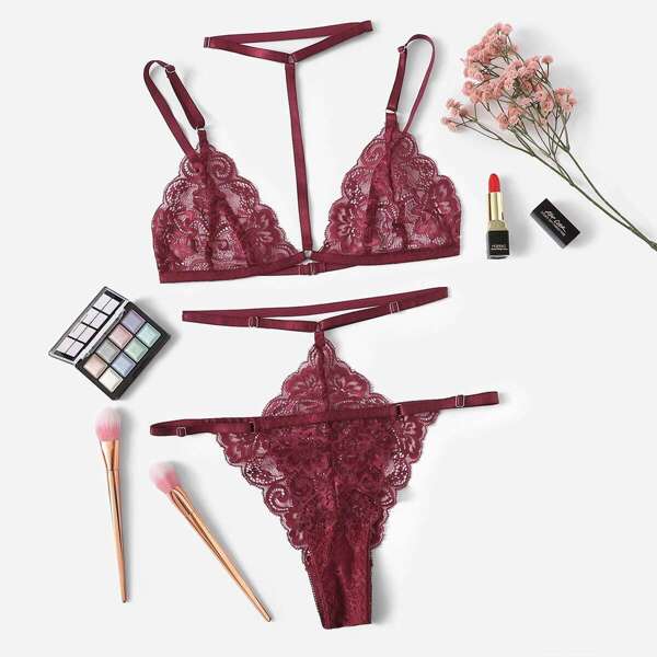 

Scalloped Trim Harness Detail Lingerie Set With Choker