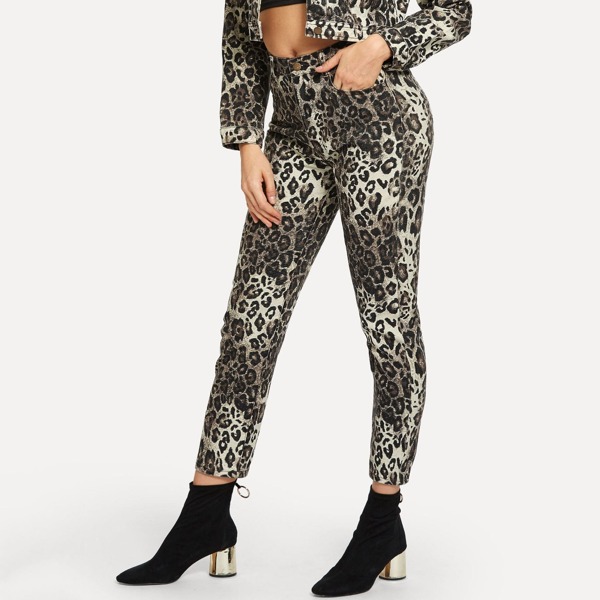 

Leopard Print Buttoned Jeans