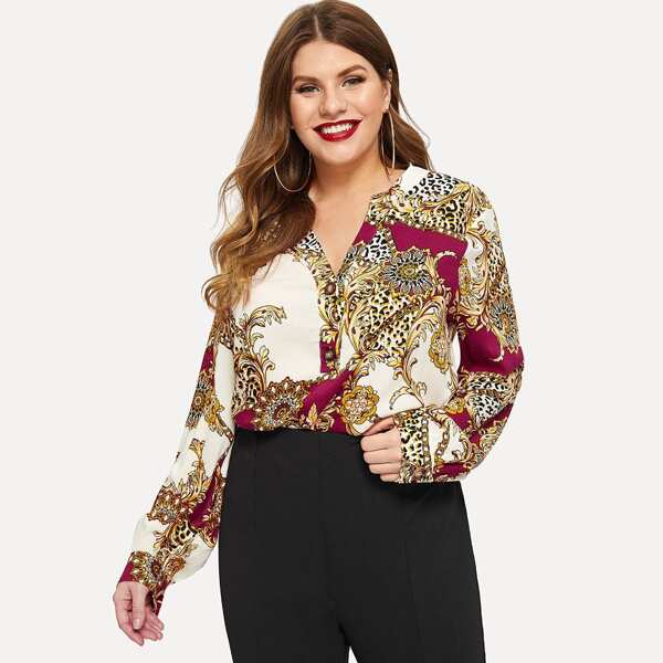 

Plus Chain Print Buttoned Front Dip Hem Top