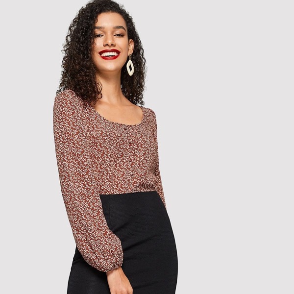 

Scoop Neck Allover Leaf Print Top
