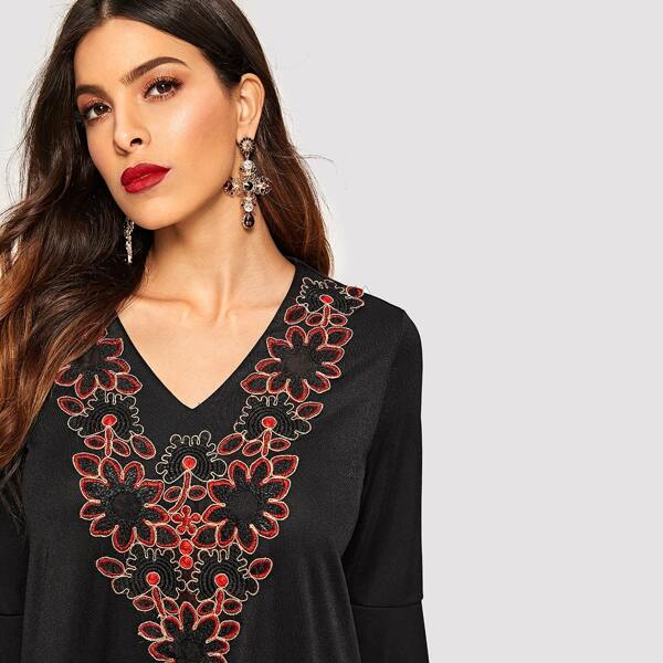 

Floral Embroidered Bell Sleeve Pep Hem Dress