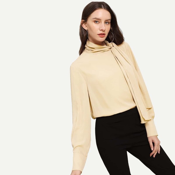 

Tie Neck Buttoned Shoulder Top