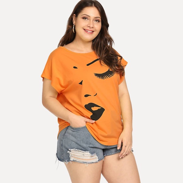 

Plus Figure Print Curved Hem Tee