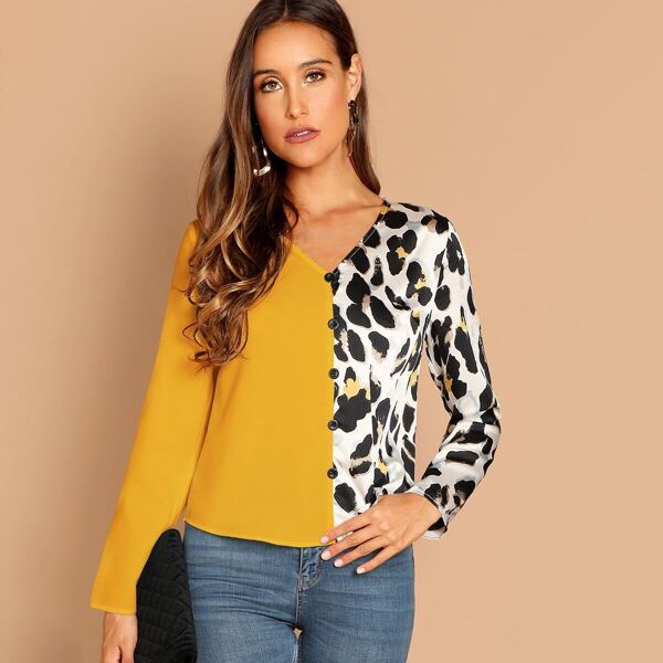 

Cut-and-sew Button Up Leopard Blouse