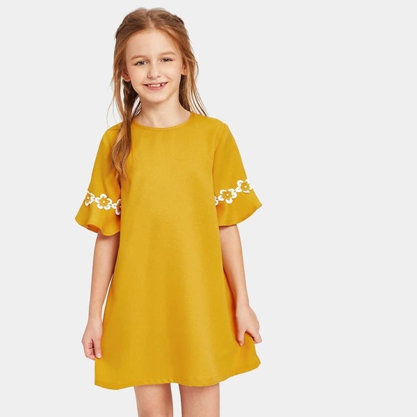 

Girls Perl Beaded Applique Flare Sleeve Dress
