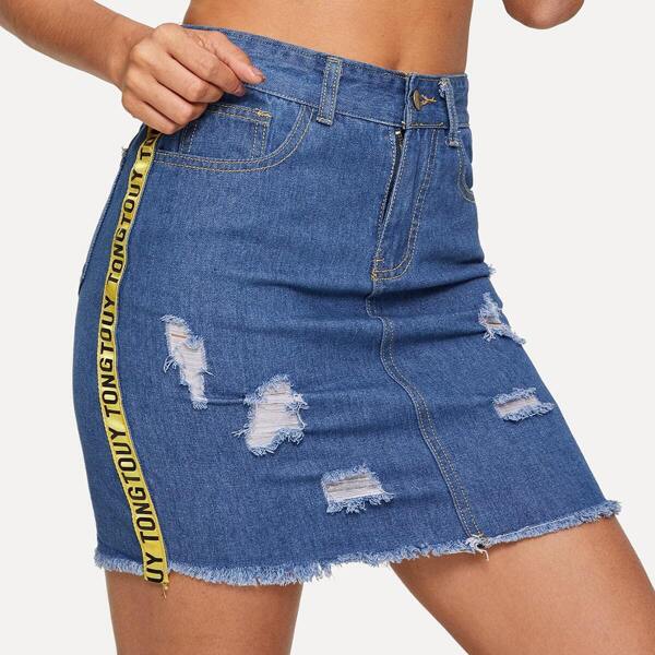 

Contrast Letter Ribbon Raw Hem Ripped Denim Skirt, Blue