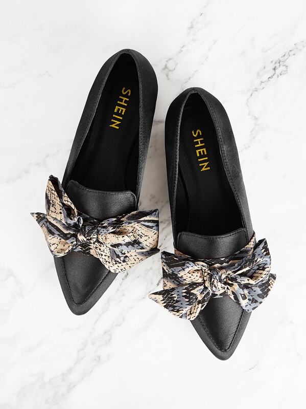 

Bow Tie Point Toe Loafers, Black