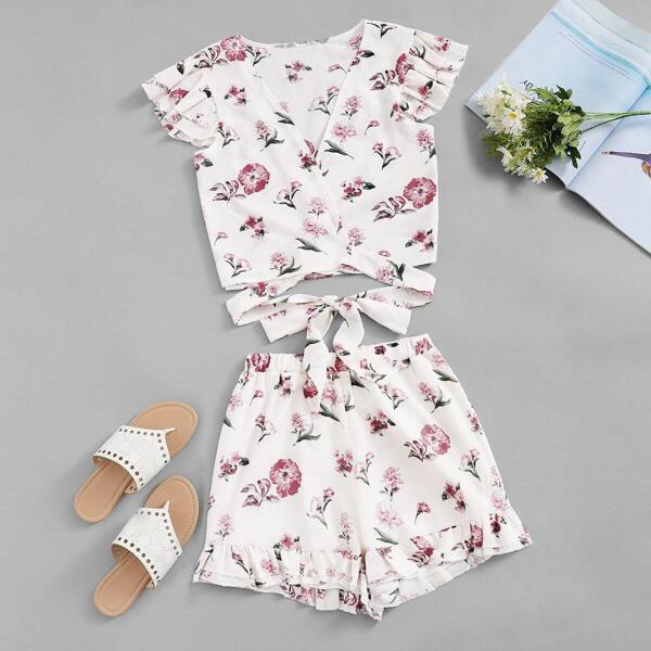 

Floral Print Knotted Blouse & Frill Hem Shorts