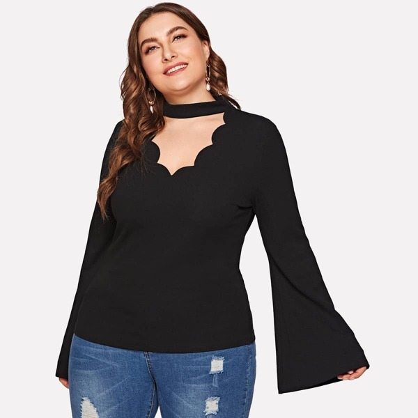 

Plus Scallop Trim Cutout Bell Sleeve Top