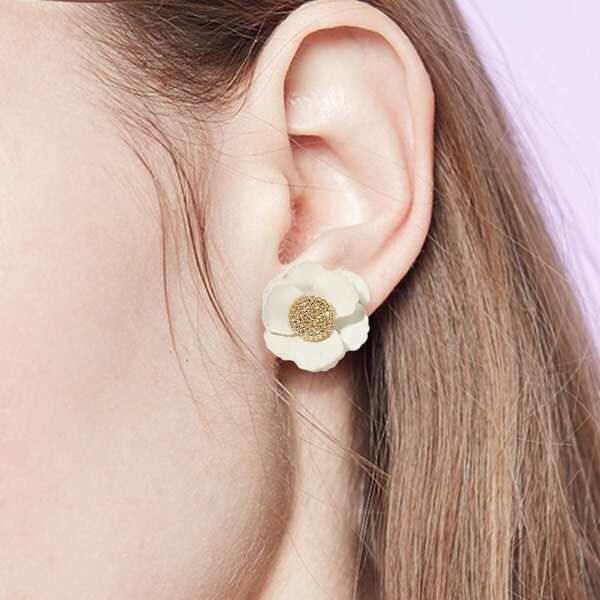 

Flower Shaped Stud Earrings 1pair