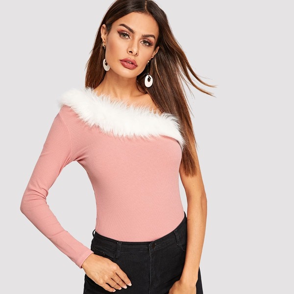 

One Shoulder Faux Fur Detail Fitted Tee