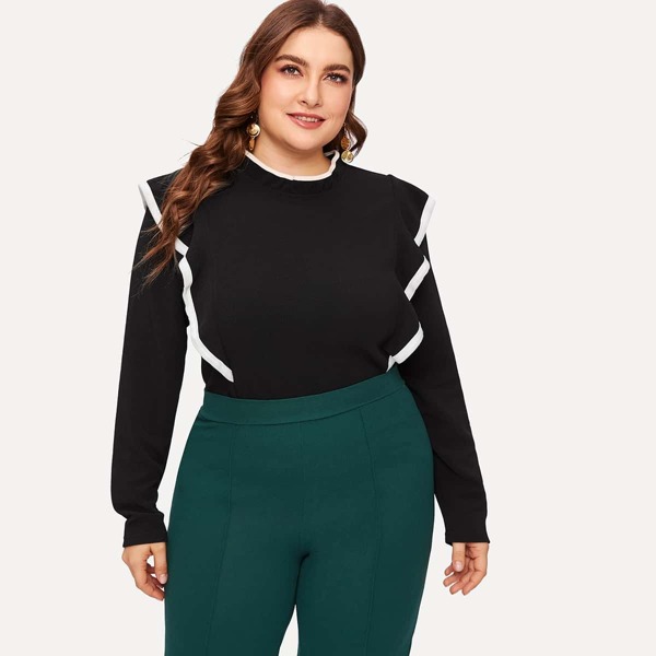 

Plus Contrast Binding Ruffle Trim Top