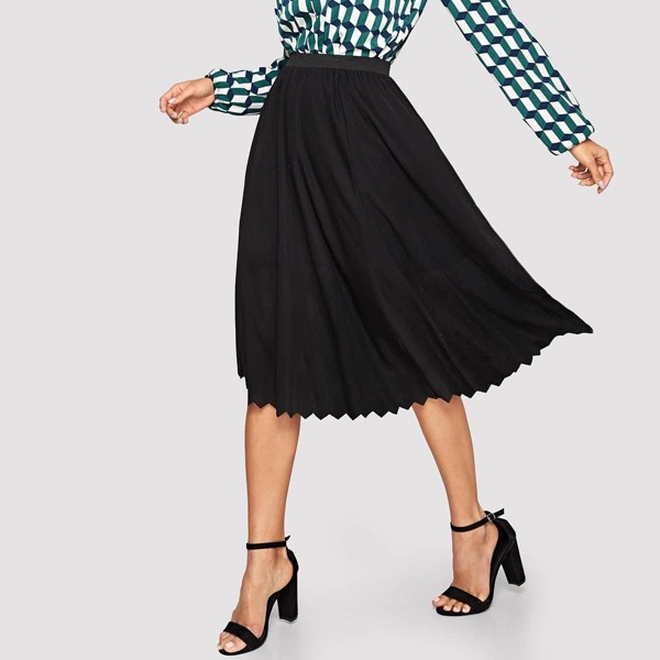 

Chevron Hem Solid Flare Skirt