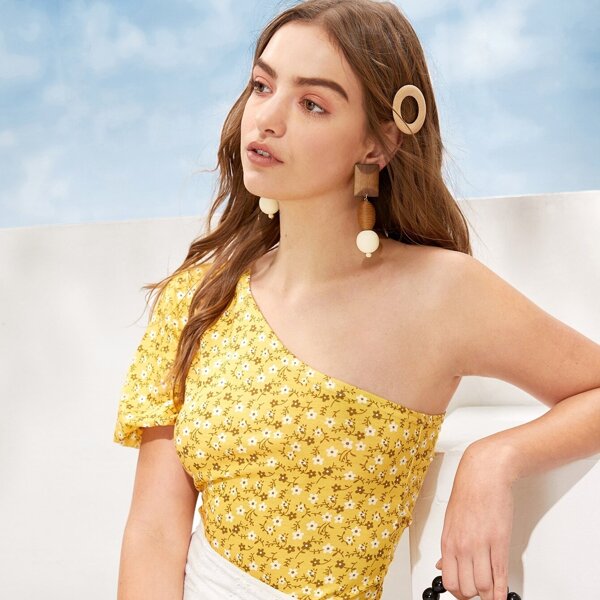 

Calico Print Oblique Shoulder Tee