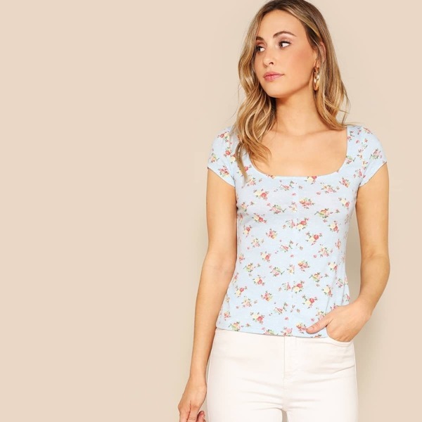 

Scoop Neck Ditsy Floral Tee