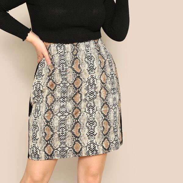 

Plus Contrast Sideseam Snakeskin Skirt