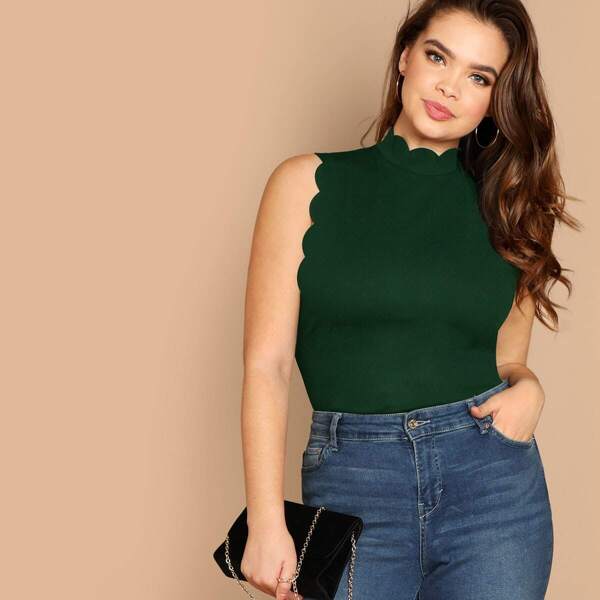 

Plus Scallop Edge Fitted Tank Top
