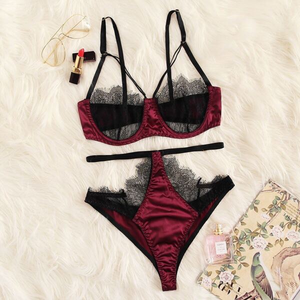 

Contrast Lace Harness Design Lingerie Set