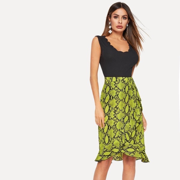 

Snake Print Overlap Ruffle Trim Skirt