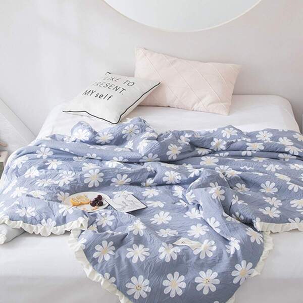 

Flower Print Frill Trim Solid Quilt