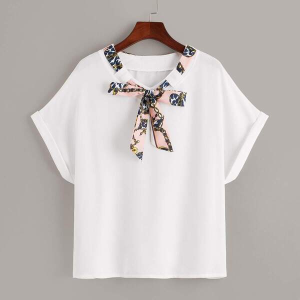

Chain Print Tie Neck Tee
