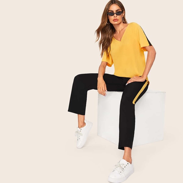 

V-neck Tee & Tape Side Elastic Waist Pants