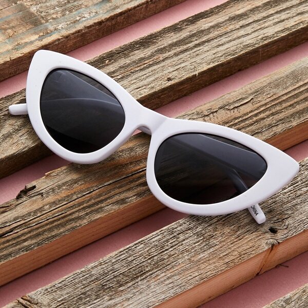 

Acrylic Pointed Cat Eye Sunglasses, White