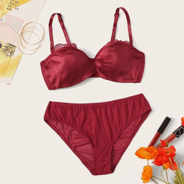 

Lace Trim Underwire Lingerie Set