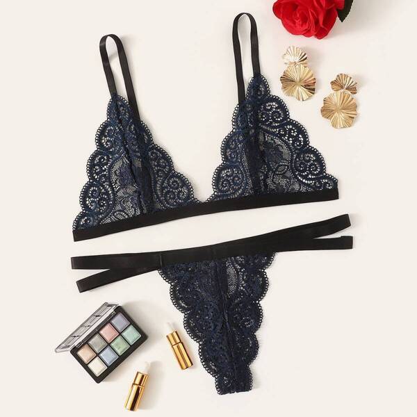 

Scalloped Trim Floral Lace Lingerie Set