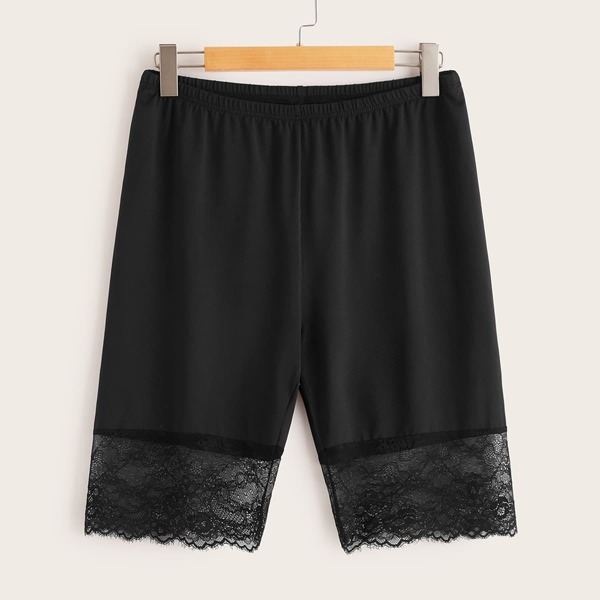 

Plus Solid Eyelash Lace Hem Shorts, Black