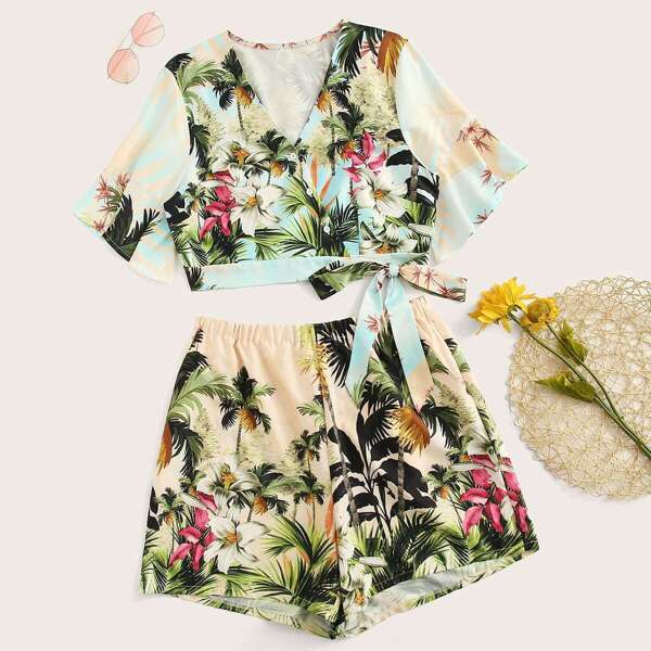 

Plus Surplice Front Palm Tree Print Top With Shorts