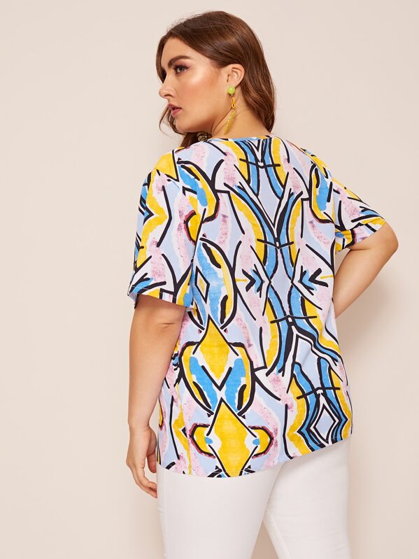 

Plus Allover Print V-cut Front Top