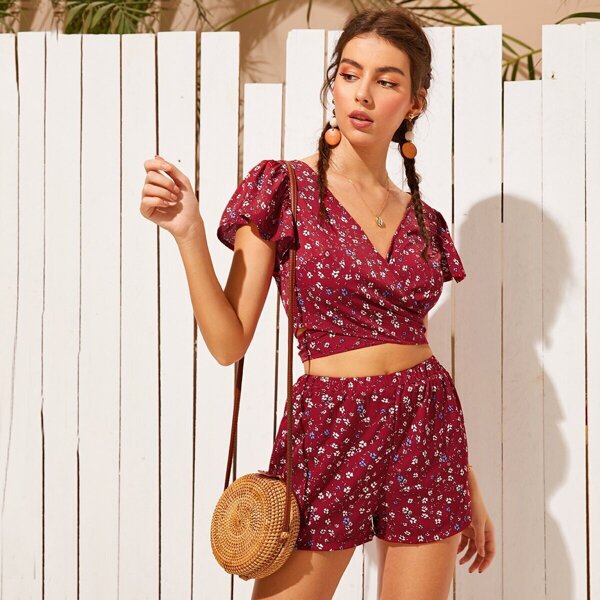 

Ditsy Floral Tie Back Wrap Top With Shorts